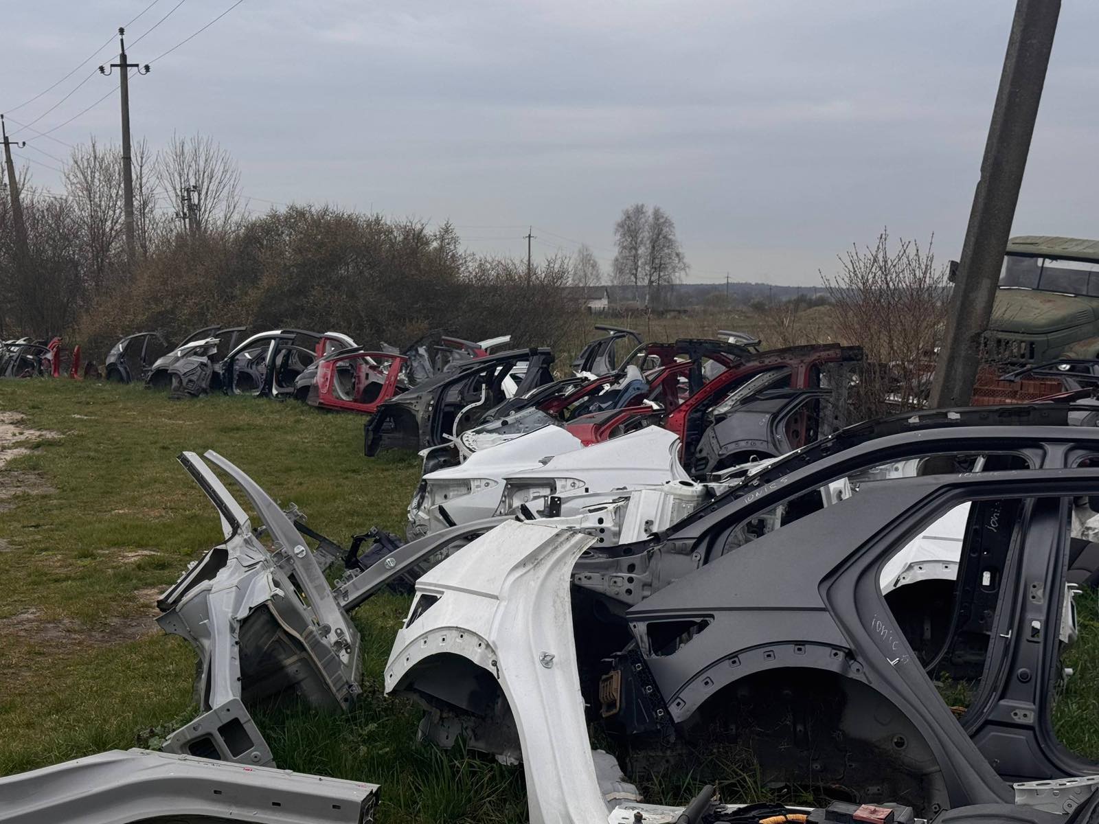 Кузовні деталі в наявності