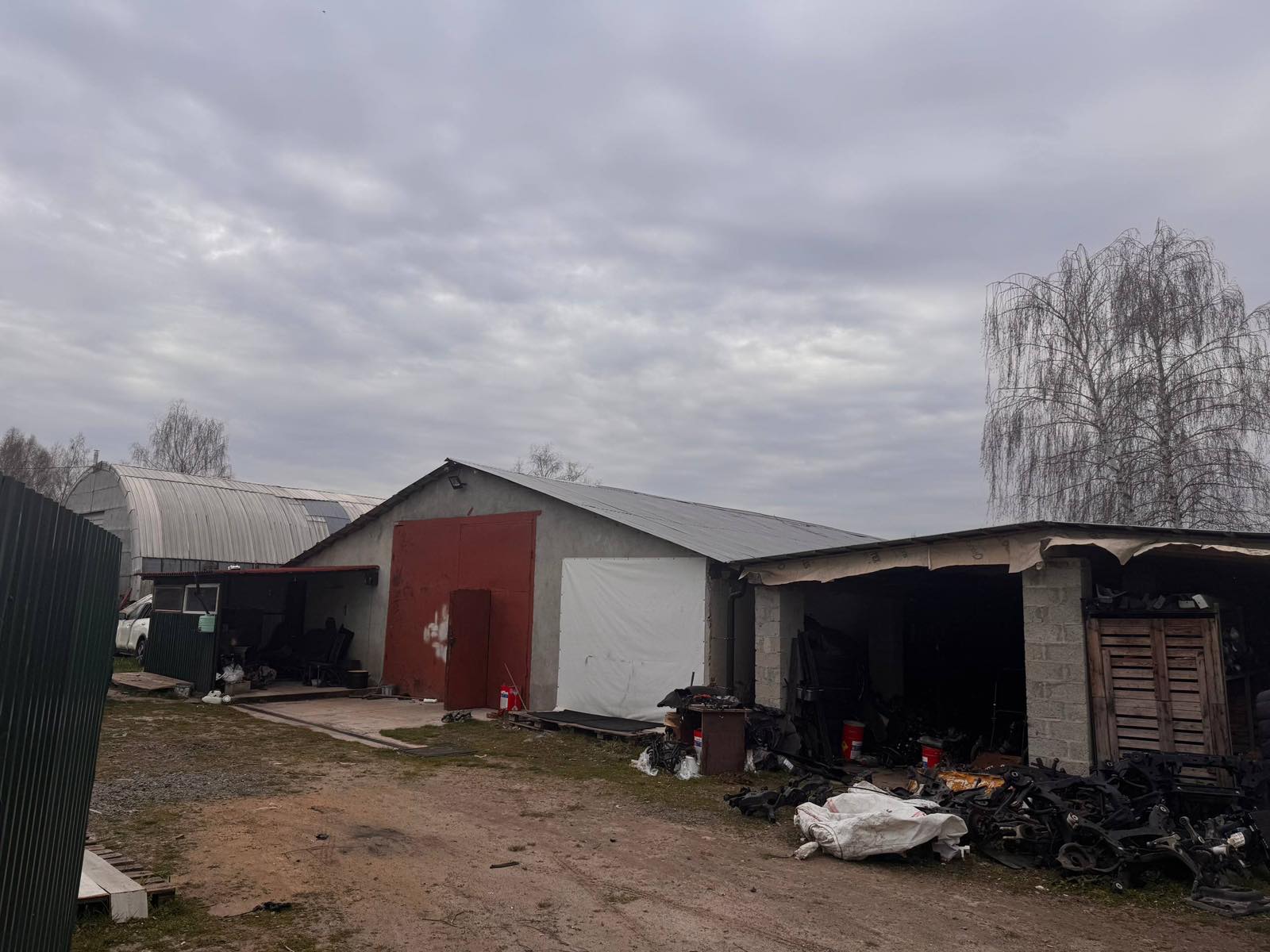 Територія авторазборки