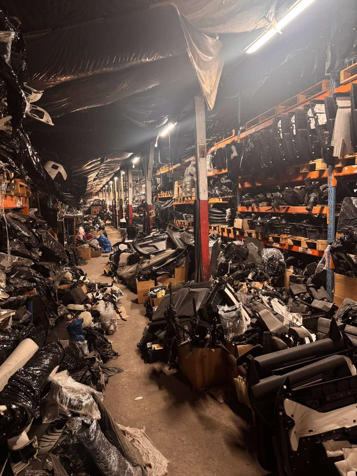 Запчастини на складі