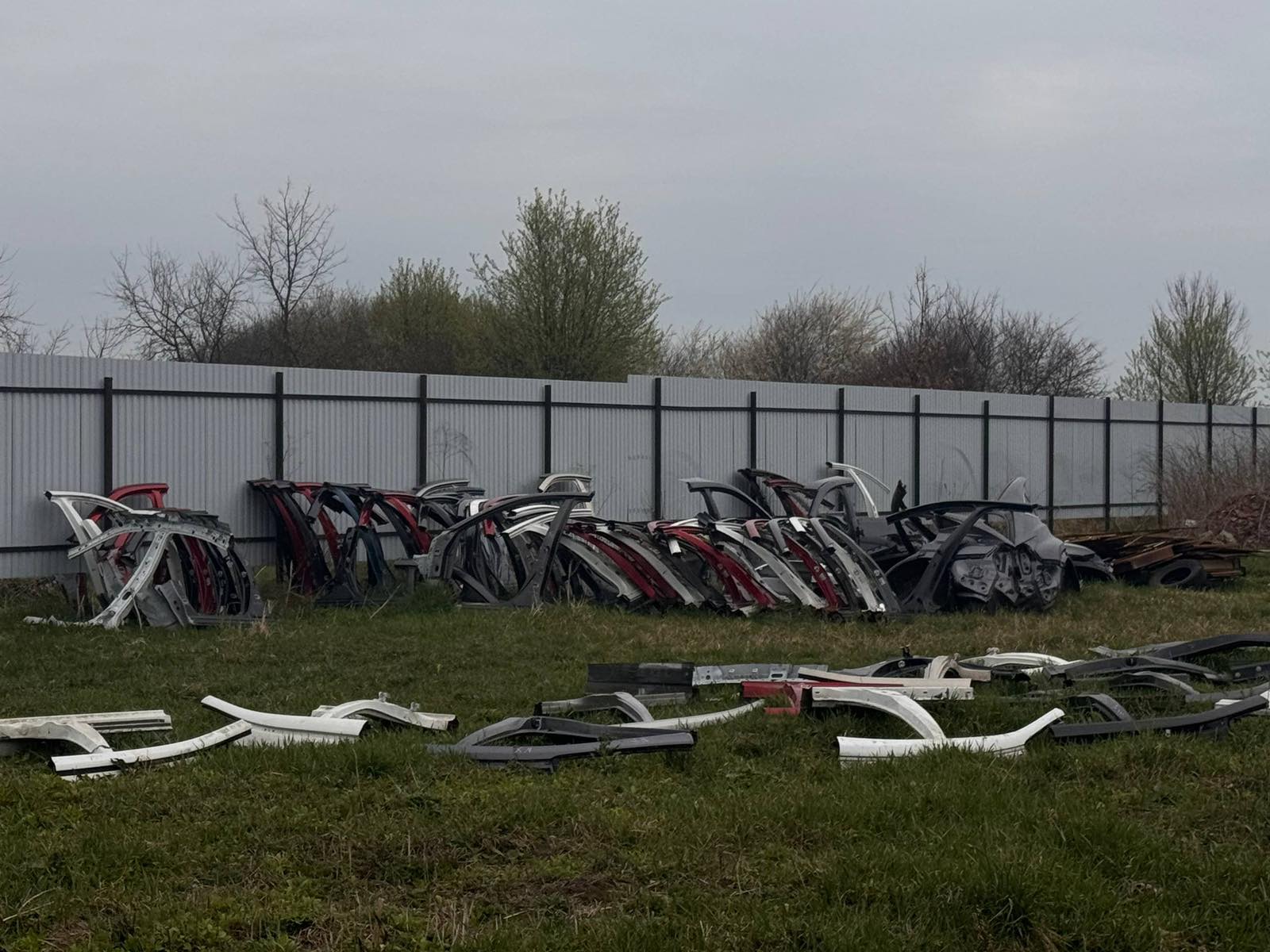 Бампери та кузовні деталі